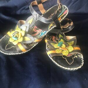 L'ARTISTE SPRINGSTEP: BLACK SANDALS  WITH FLOWERS  EURO SIZE 36  US  SIZE 5.5-6